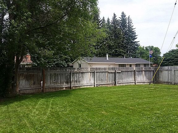 3rd image of 524 Valley Dr