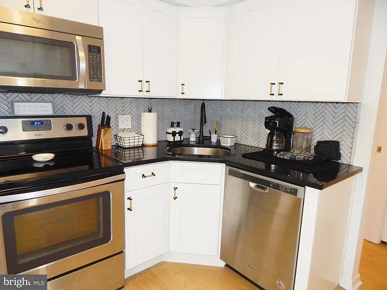 339 Green Meadow Ln — Photo 10