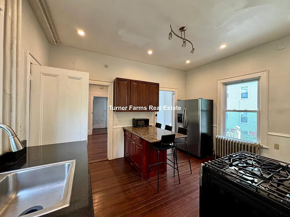 76 Curtis St #1A