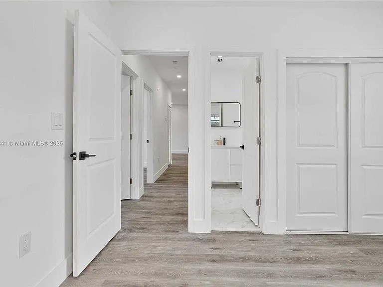 SW 34th Ct — Photo 7