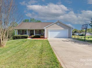106 Zurich Ln, Statesville, NC 28625