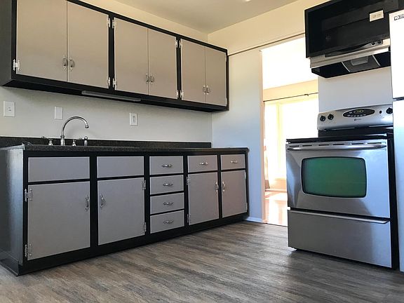 5th image of 631 Holiday Ave