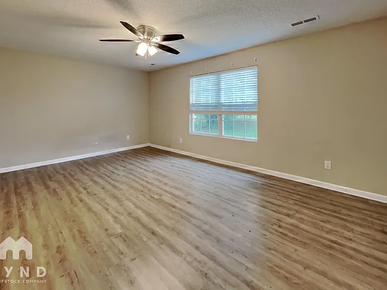 4076 Clovelly Dr — Photo 11