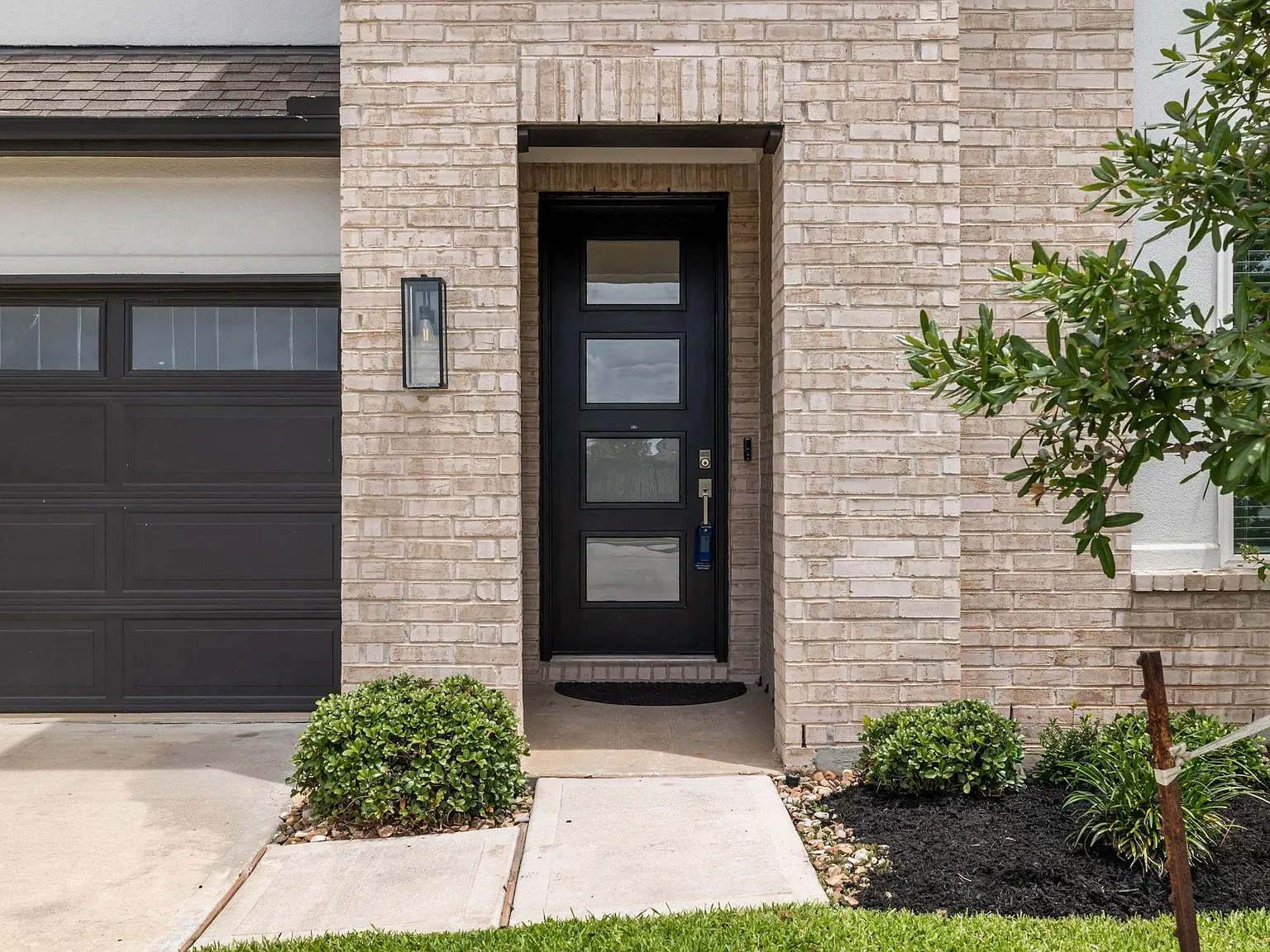 5 bed, 3.0 bath, 2653 sqft, $3,400 — Photo 3