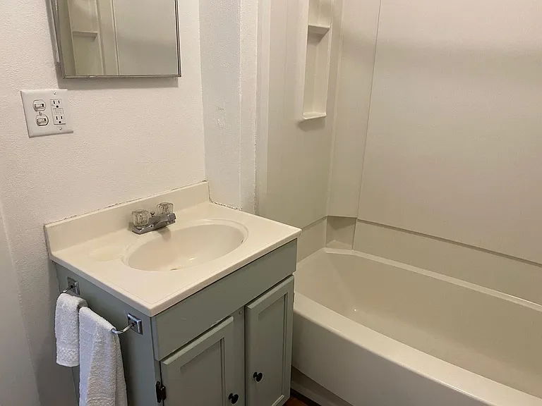 410 N Maple Ave — Photo 37