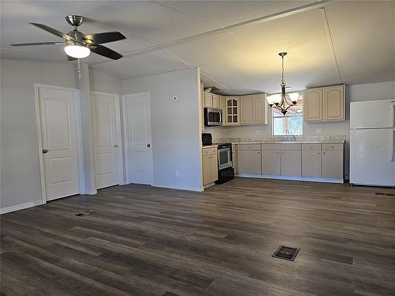 3rd image of 8013 Formby St