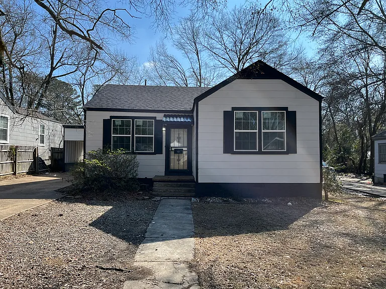 345 E Ridgeway St — Photo 1