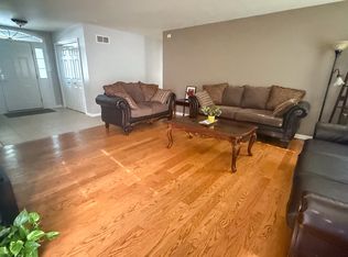 2297 Roaring Creek Dr, Aurora, IL 60503