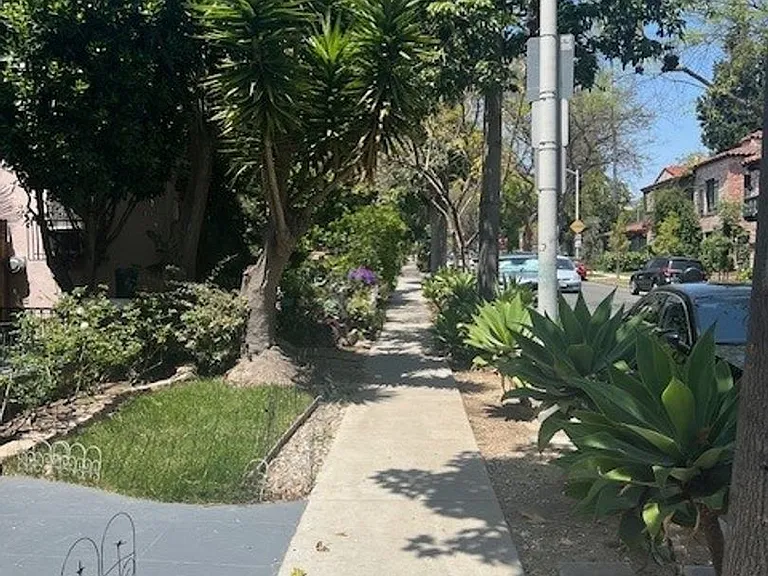 1127-1135.5 N Vista St — Photo 15