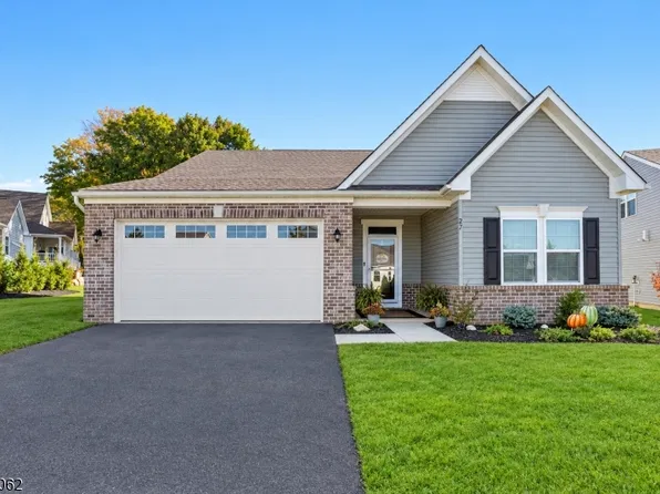 27 Harris Hawk Rd, Washington Twp., NJ 07882