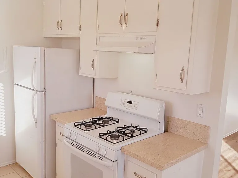 135-153 S Hemlock St — Photo 25