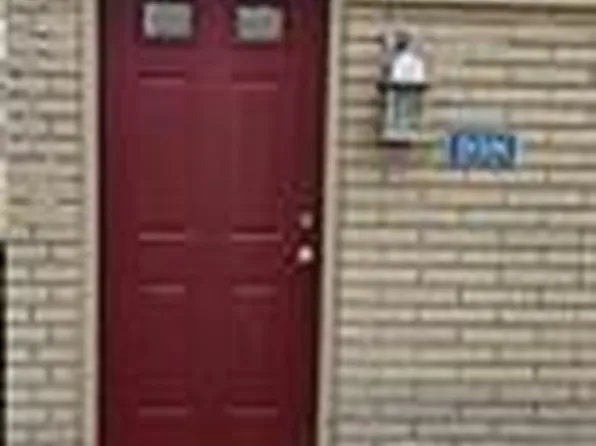 108 Princeton Dr, South Lyon, MI 48178