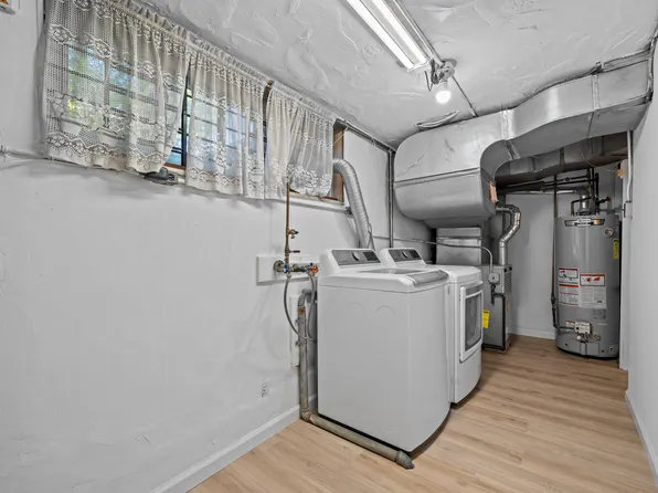 140 Van Cortlandt Park S image 22 of 26