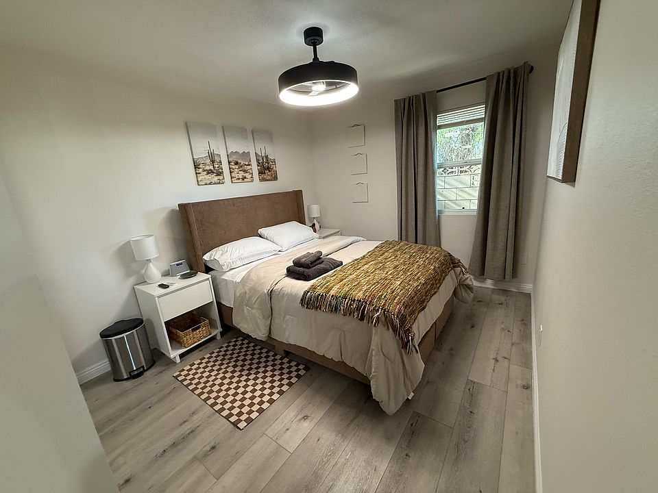 Queen size bedroom with a very comfortable mattress.