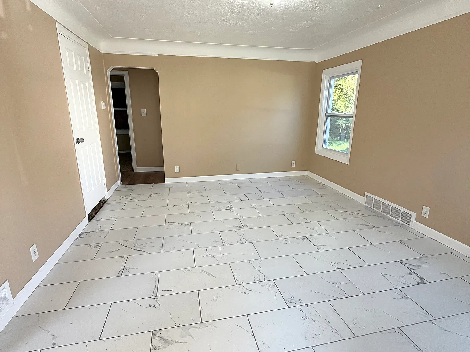 3 bed, 1043 sqft, $1,500 — Photo 3