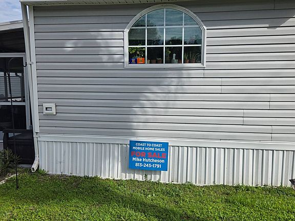 2nd image of 329 Dawn St