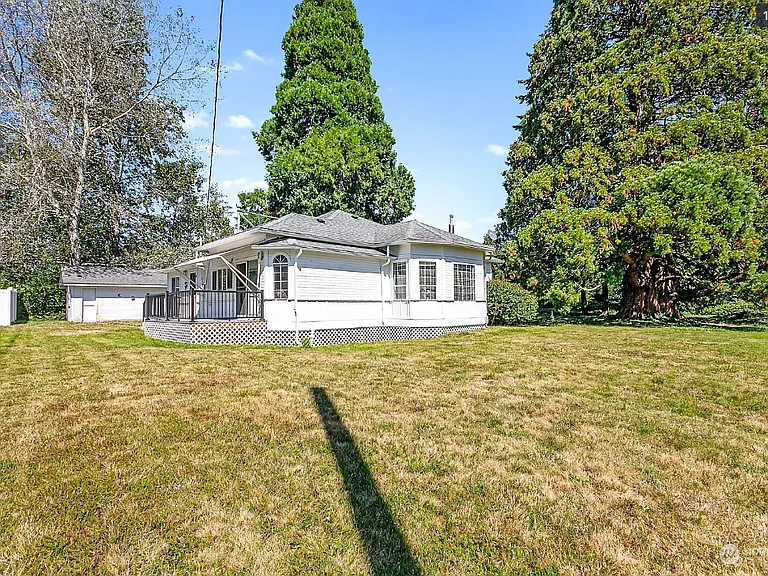 1865 Bayview Ave — Photo 11