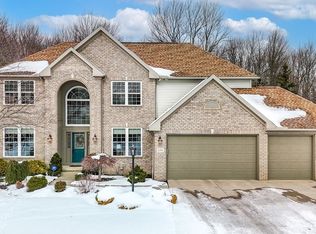 2711 Overlook Dr, Twinsburg, OH 44087