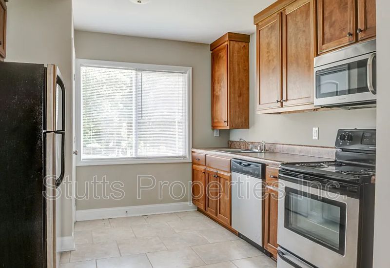 1st image of 1246 Graham Ave Unit 6/606