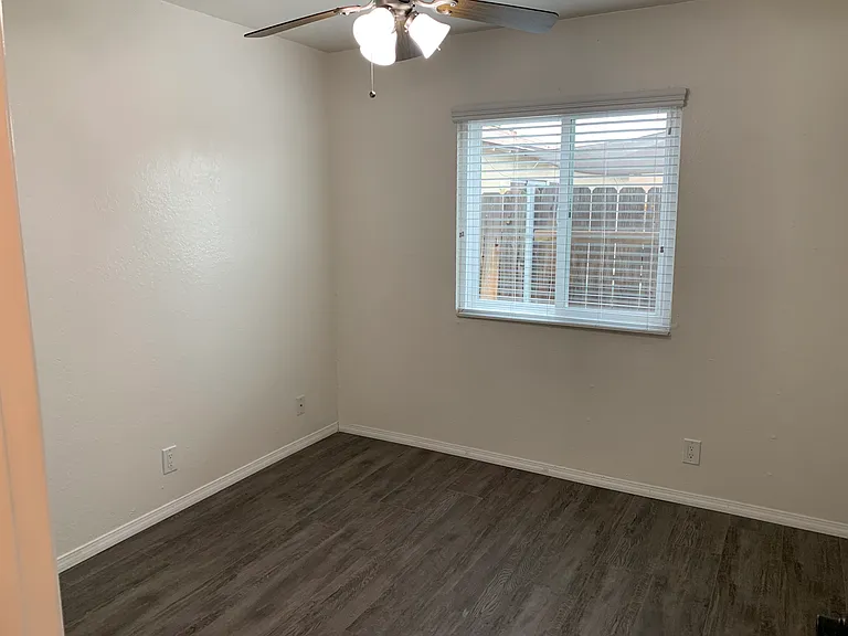 10258 Drumcliff Ave — Photo 12