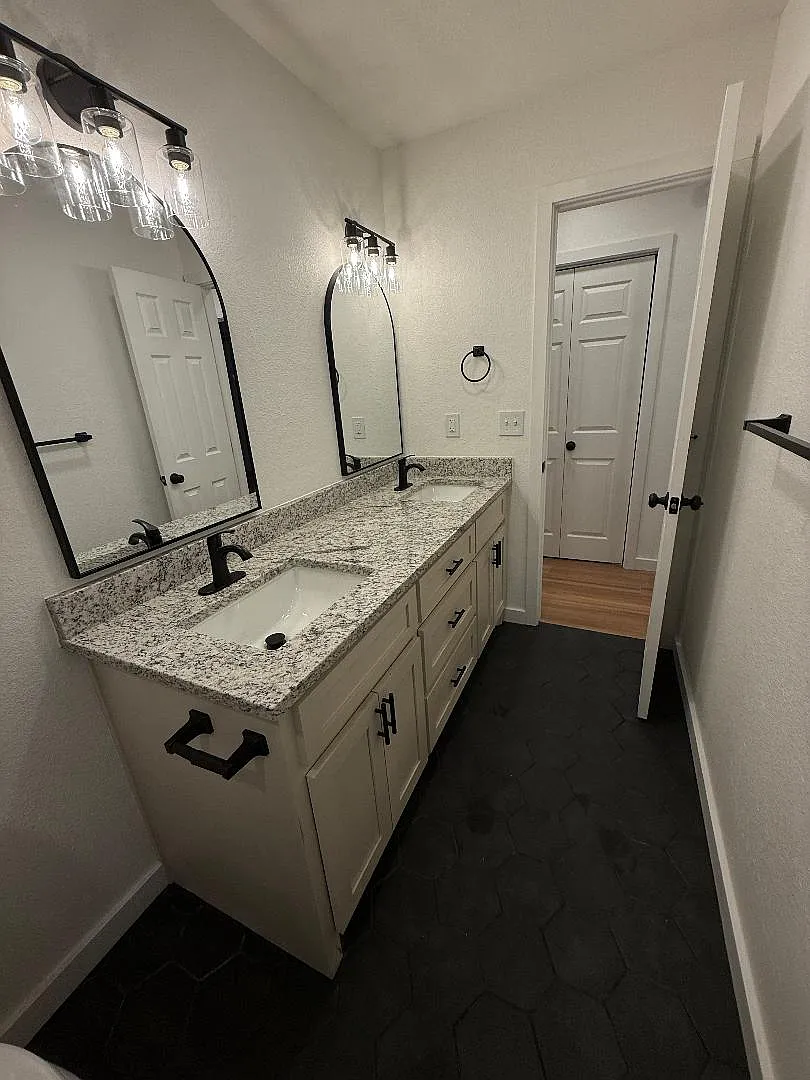 2 bed, 1112 sqft, $1,600 — Photo 3