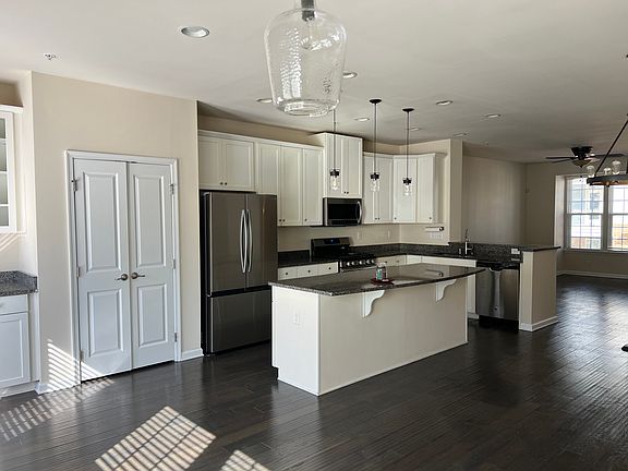 3rd image of 11909 Shire Walk Trl