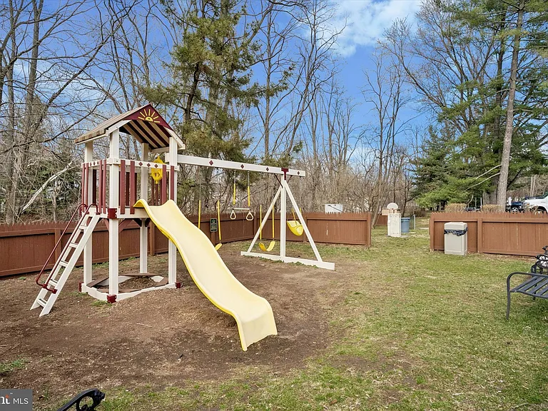 400 Glendale Rd #D-44 — Photo 24