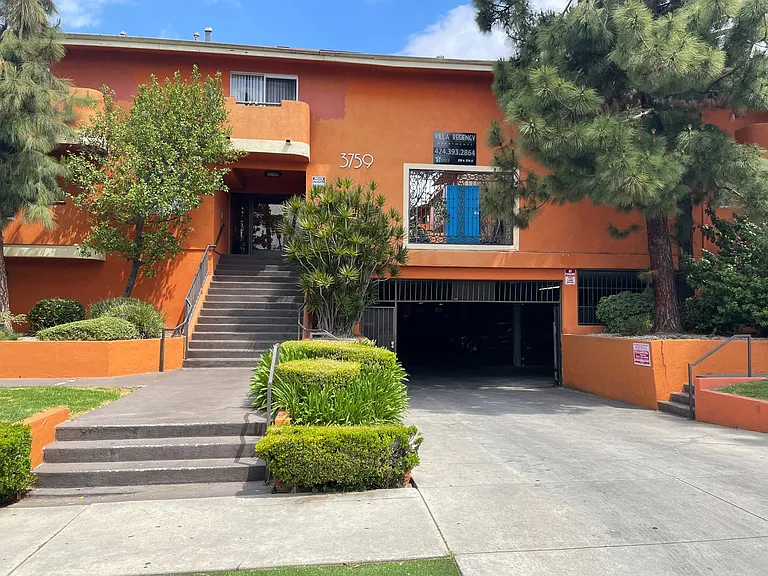VRA27 LLC- "Villa Regency Apartments" — Photo 20