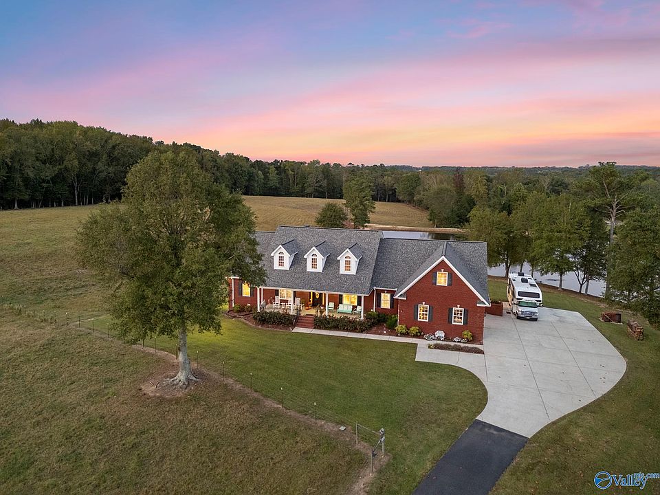 1st image of 853 Ellis Rd