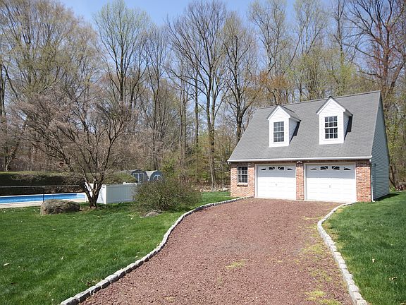 2nd image of 10 Westerly Dr