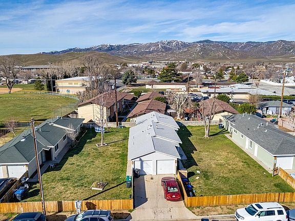 2nd image of 411 Maple St