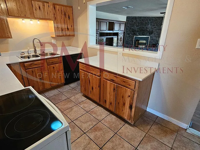 1735 S Locust St — Photo 6