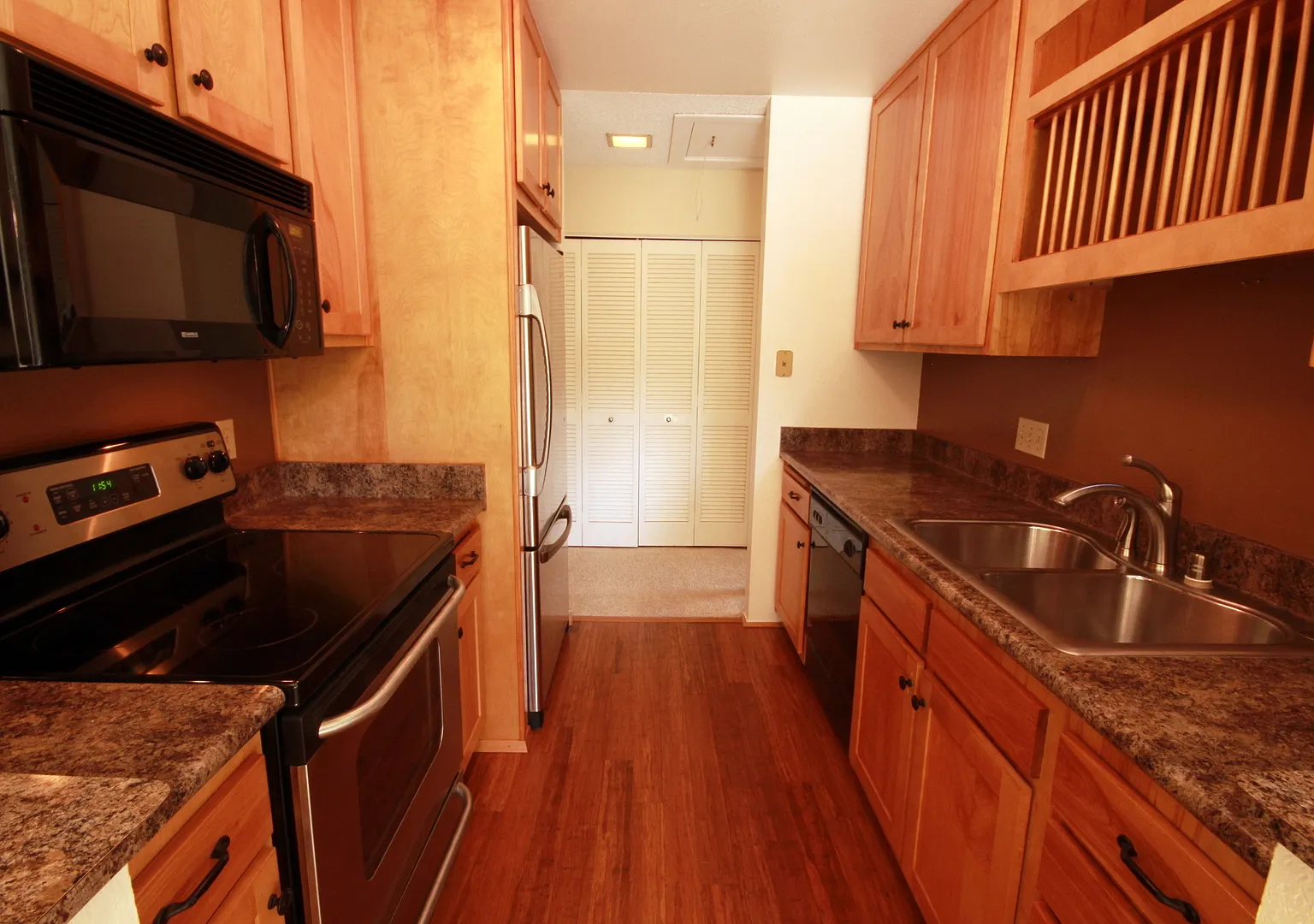 Updated 2 Bedroom Condo in UTC La Jolla Colony — Photo 3