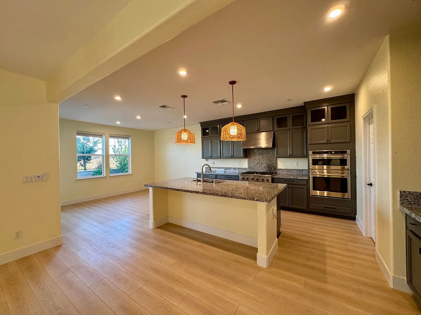 Beautiful 4 Bed 3 Bath 2 Story 2 Car Garage with Solar! — Photo 4