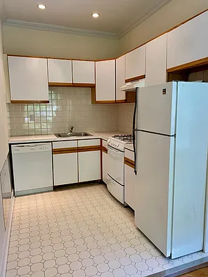 Rented by Green Line Realty | media 2