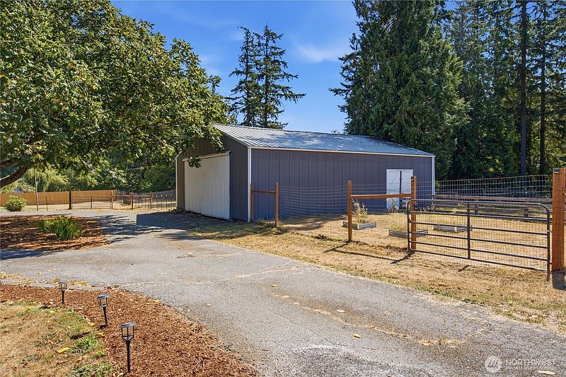3rd image of 5253 Banner Road SE