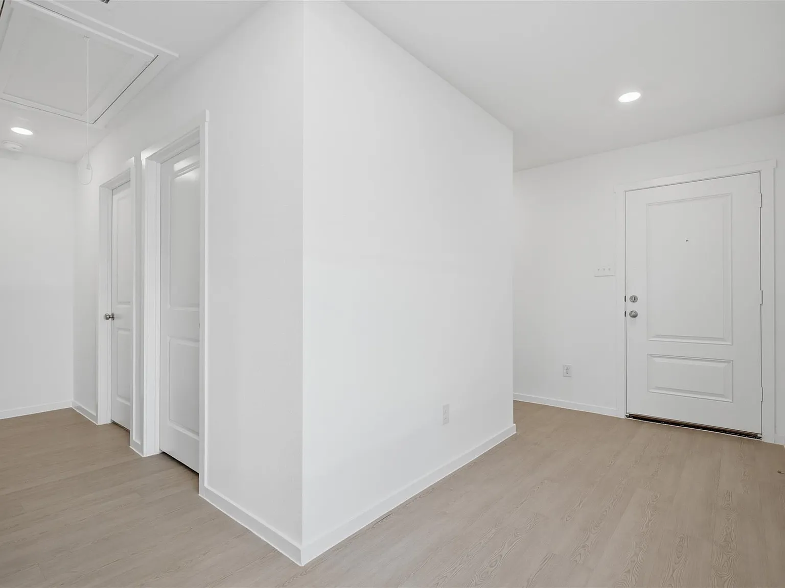 3 bed, 2.0 bath, 1354 sqft, $1,700 — Photo 3