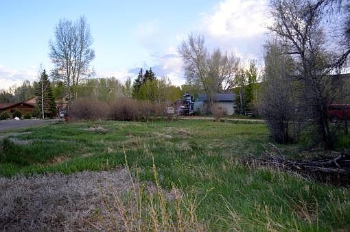 3rd image of 107 Emerald Ln