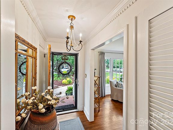 4th image of 5018 Beckford Dr