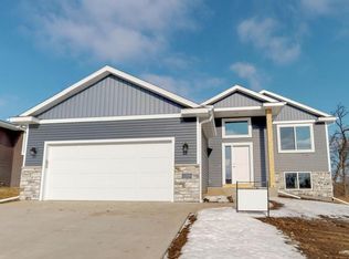 6727 Gaillardia Dr NW, Rochester, MN 55901