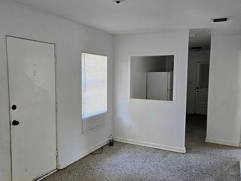 2109 S Mills Ave — Photo 3