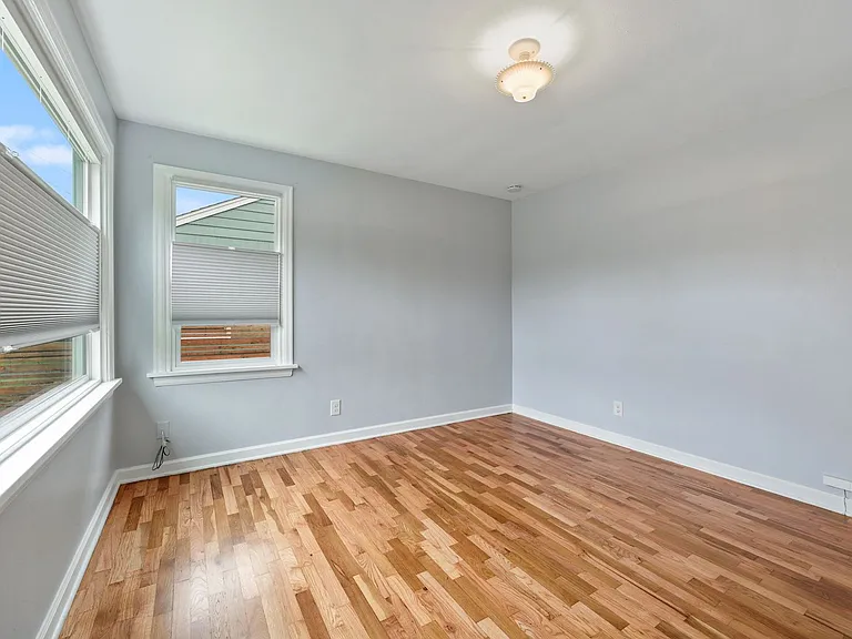 1223 Puget St NE — Photo 17