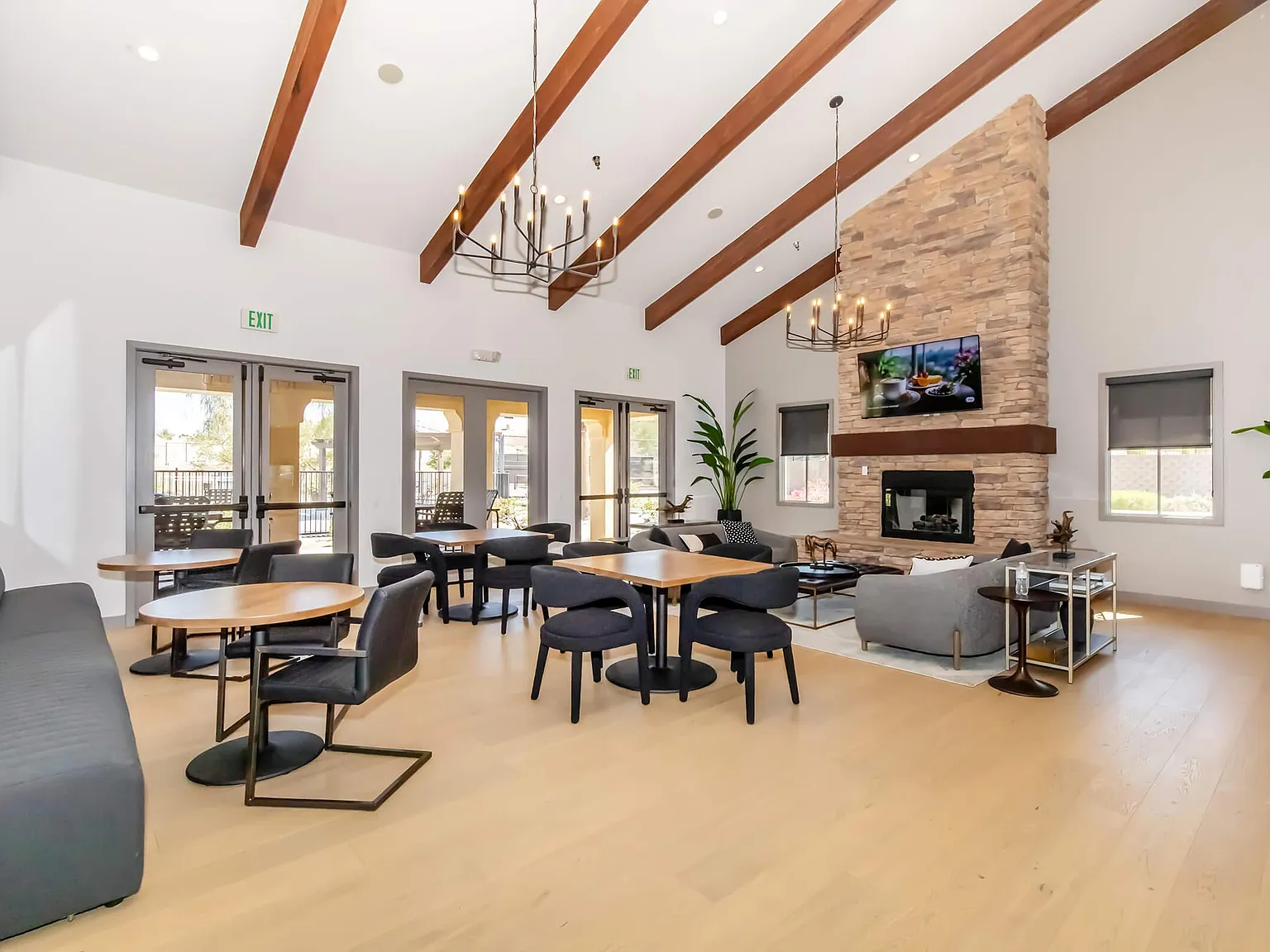 Vineyards at Palm Desert Apartment Homes — Photo 2