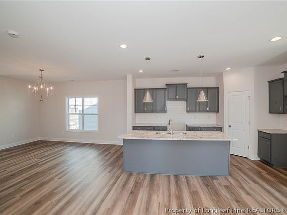 5th image of 172 London Dr