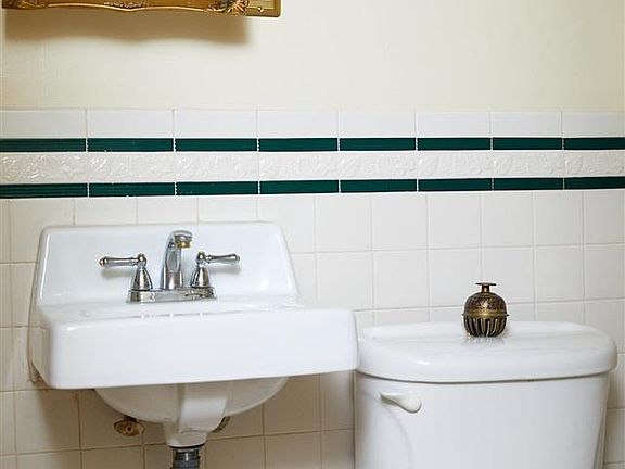 5th image of 27 Orchard Hts