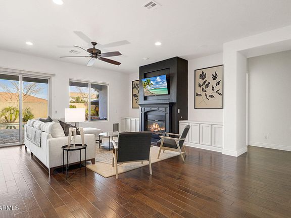 3rd image of 2896 E Maplewood Street