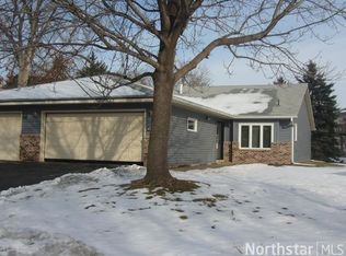 1293 Edgehill Ct E, Maplewood, MN 55109