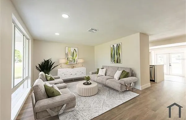 2 bed, 1353 sqft, $2,100 — Photo 4