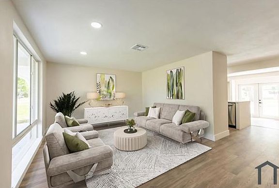 4th image of 20191 Gladstone Ave