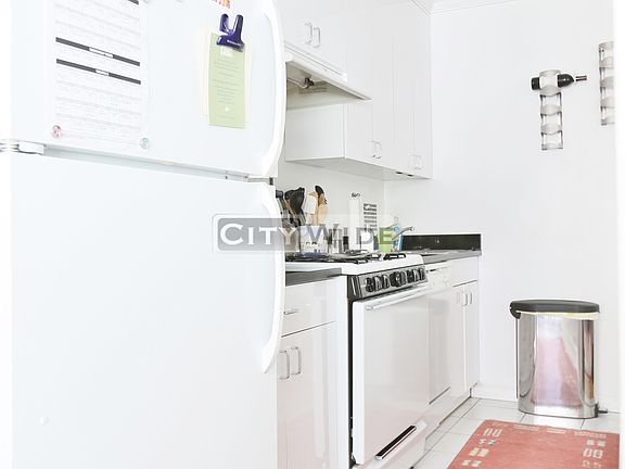 4th image of 20 Beekman Pl APT 3C